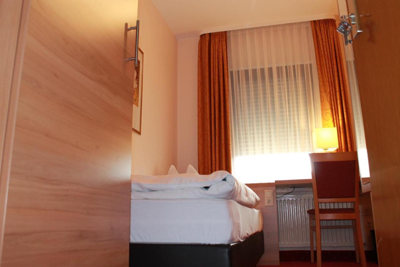 פרנקפורט Hotel Huebler מראה חיצוני תמונה
