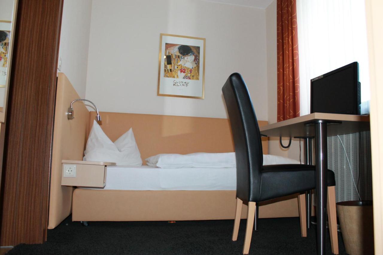 פרנקפורט Hotel Huebler מראה חיצוני תמונה