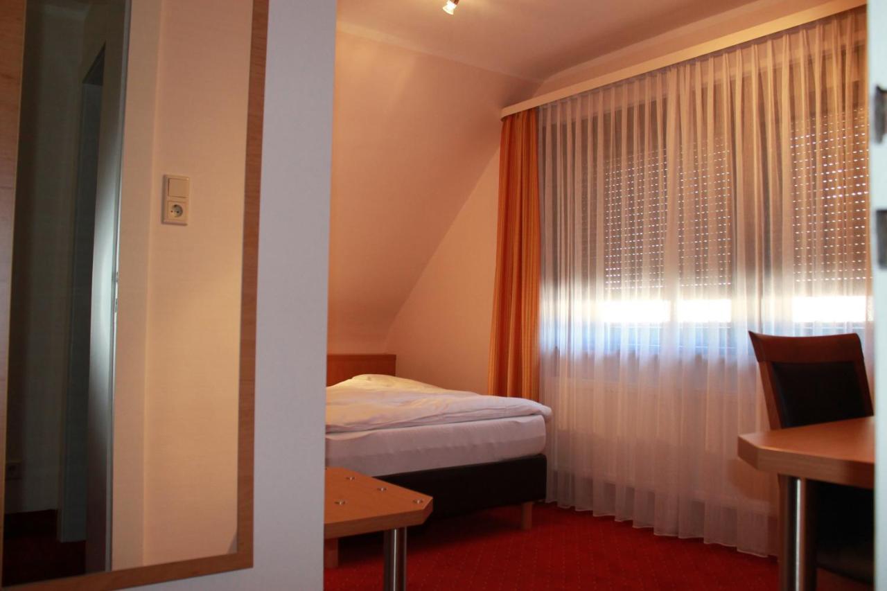 פרנקפורט Hotel Huebler מראה חיצוני תמונה