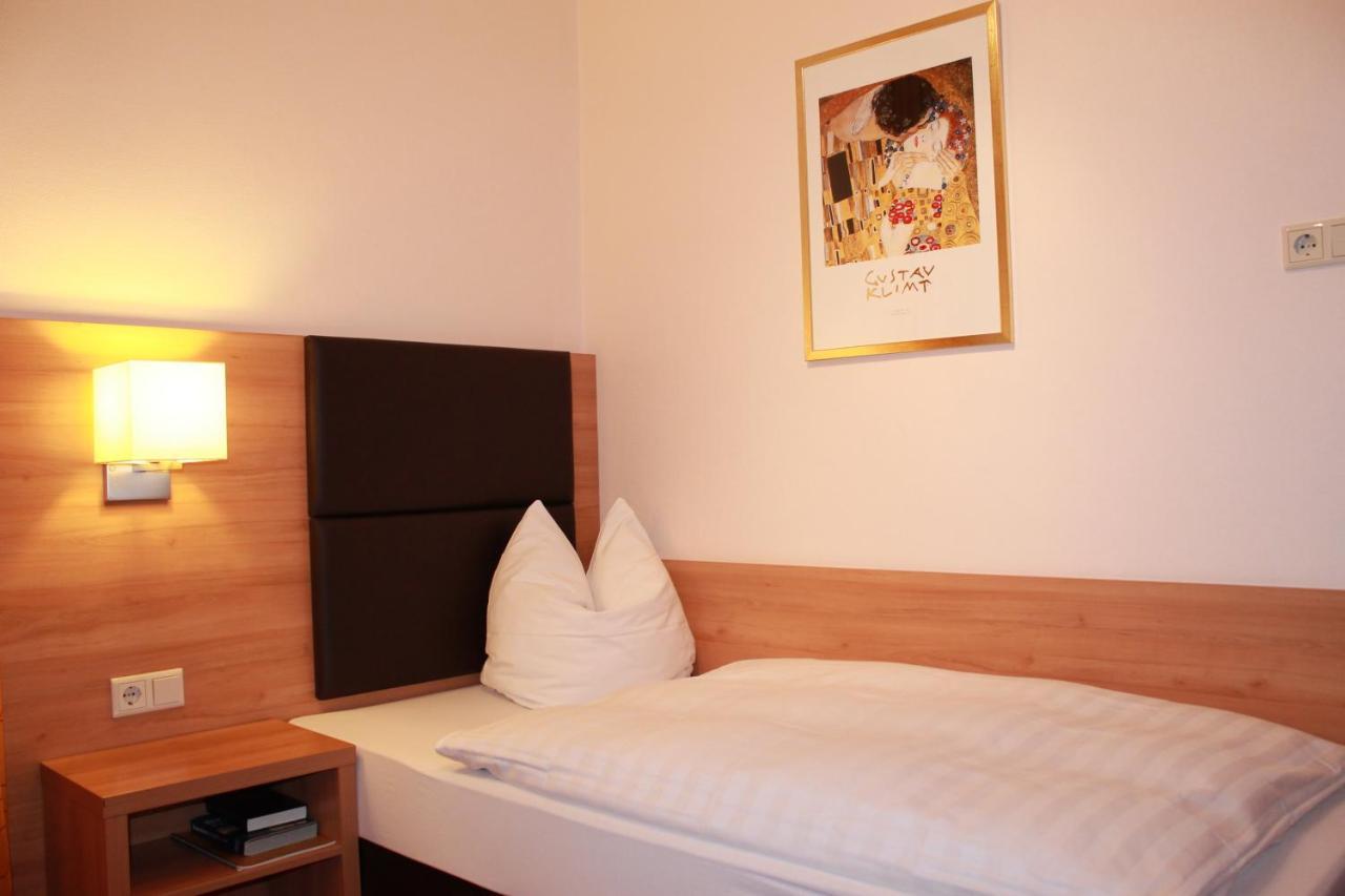 פרנקפורט Hotel Huebler מראה חיצוני תמונה