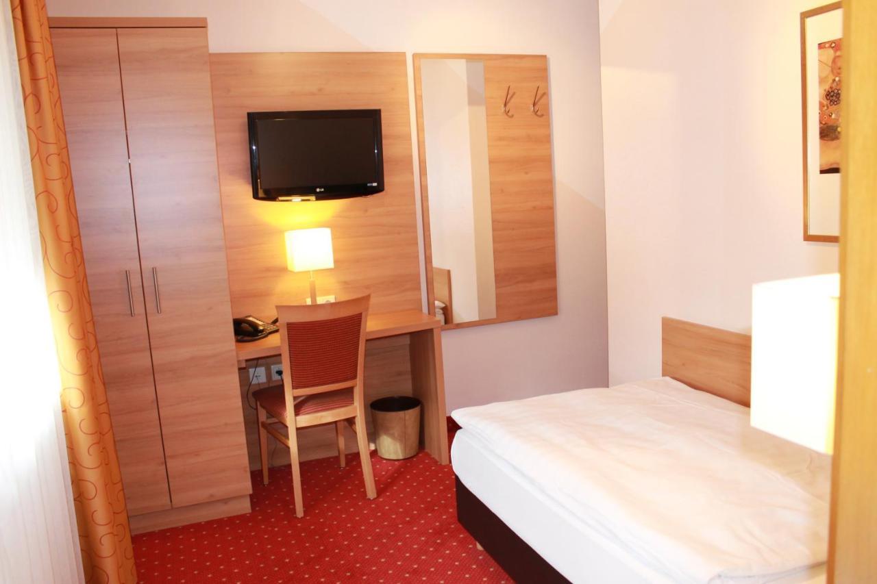 פרנקפורט Hotel Huebler מראה חיצוני תמונה