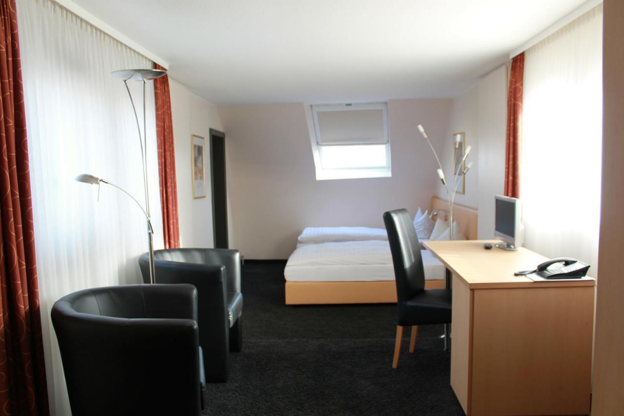 פרנקפורט Hotel Huebler מראה חיצוני תמונה
