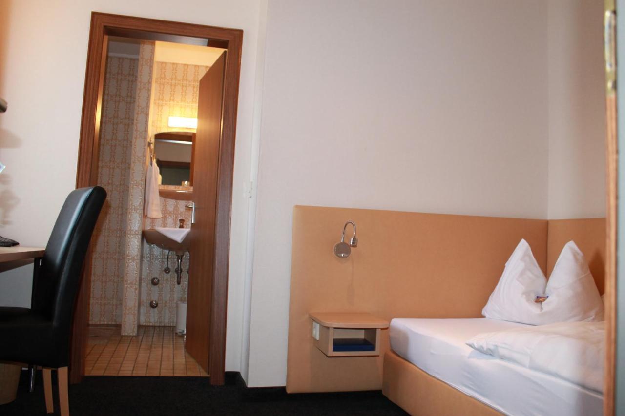 פרנקפורט Hotel Huebler מראה חיצוני תמונה
