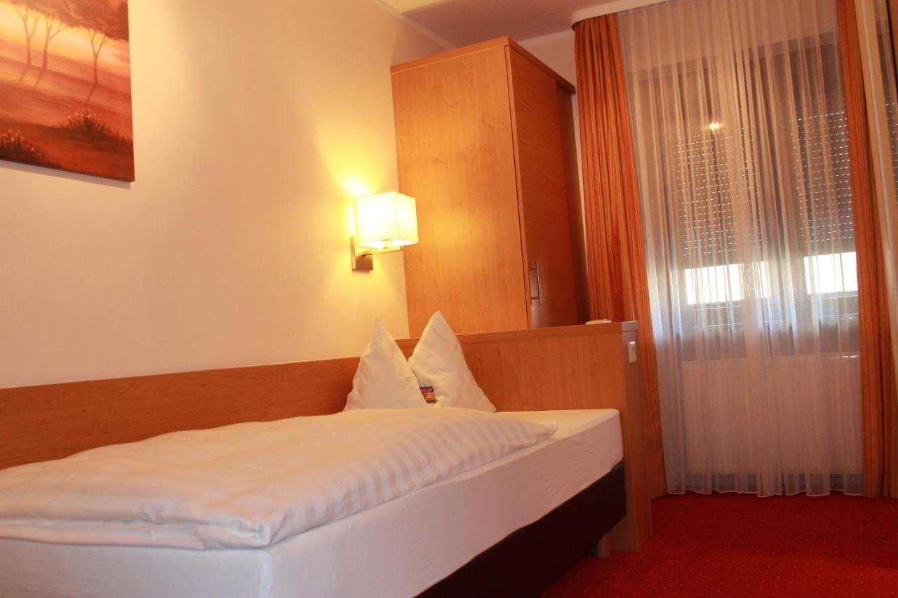 פרנקפורט Hotel Huebler מראה חיצוני תמונה
